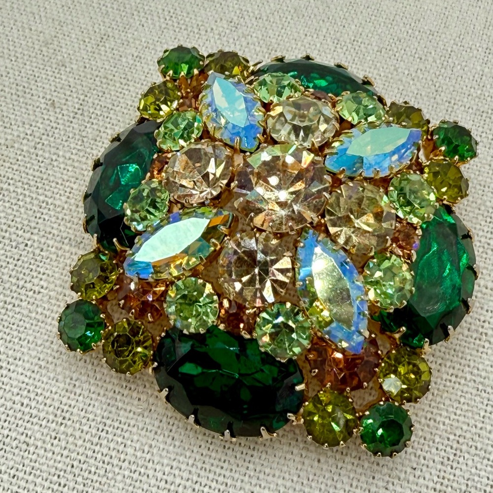 Vintage Juliana Style Green AB Rhinestone Dome Brooch Statement Piece D&E Look - Picture 3 of 17